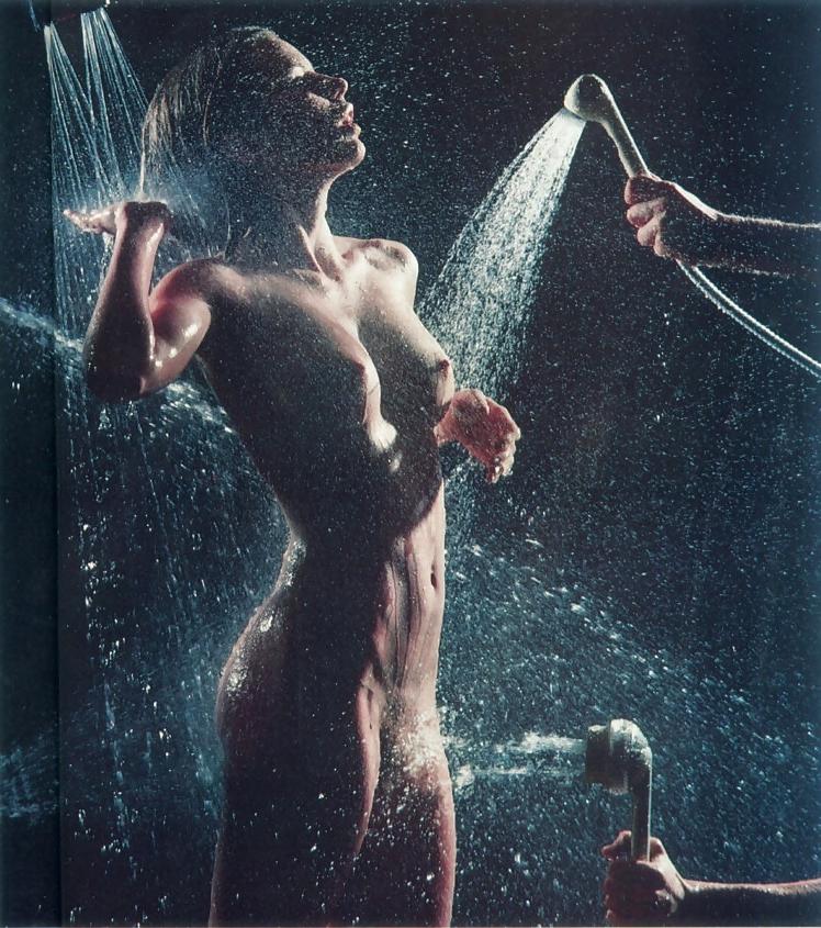 25P Teens + Women In The Shower
