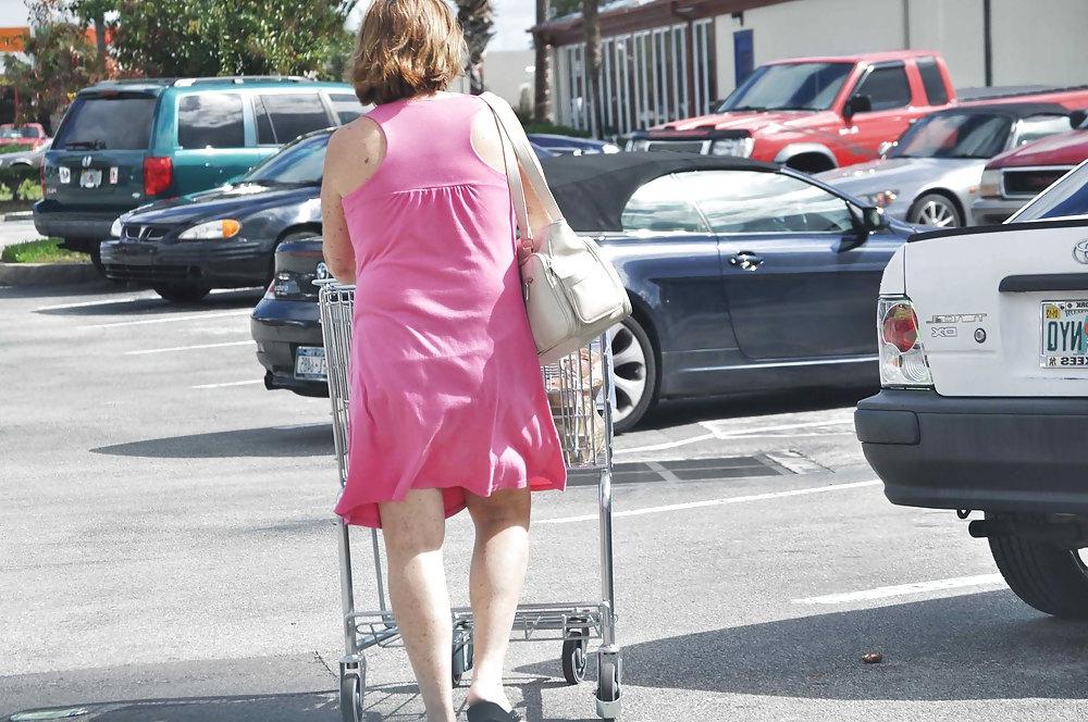 4P Short Hair MILF in Sundress