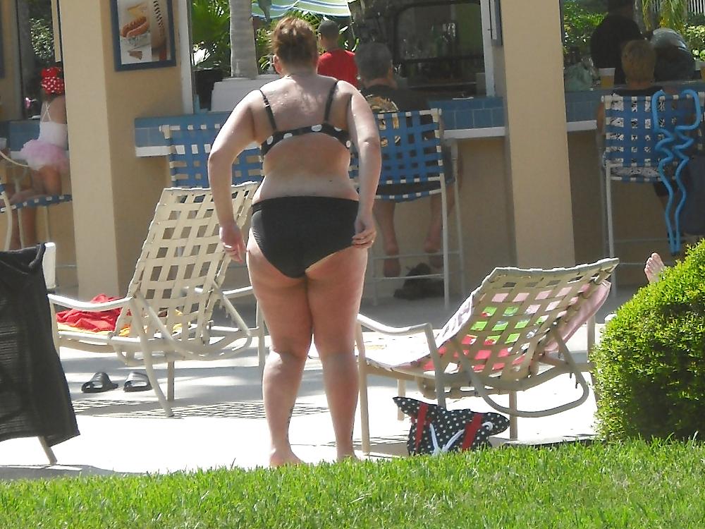 10P Candid Poolside BBW 1