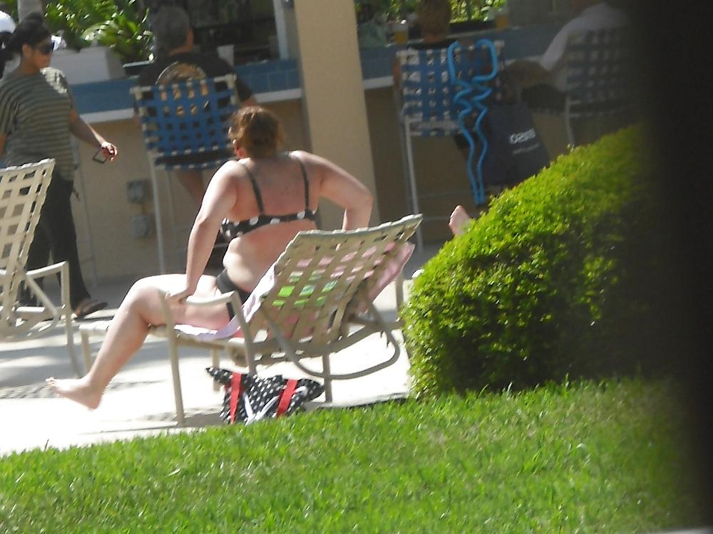 10P Candid Poolside BBW 1