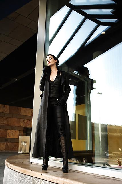 21P Lady Victoria Valente Leather Mistress