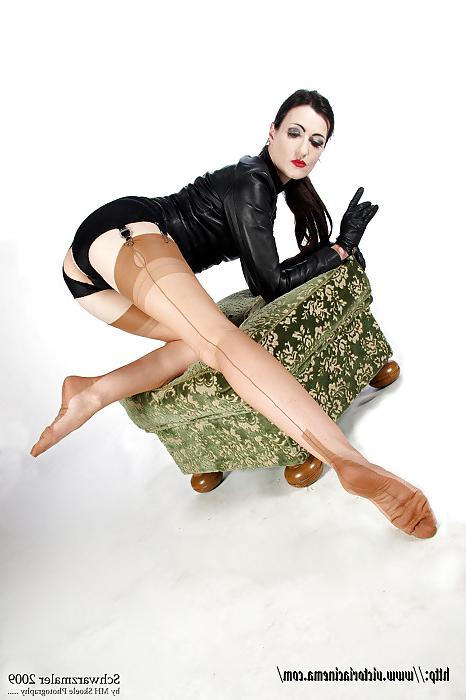 21P Lady Victoria Valente Leather Mistress
