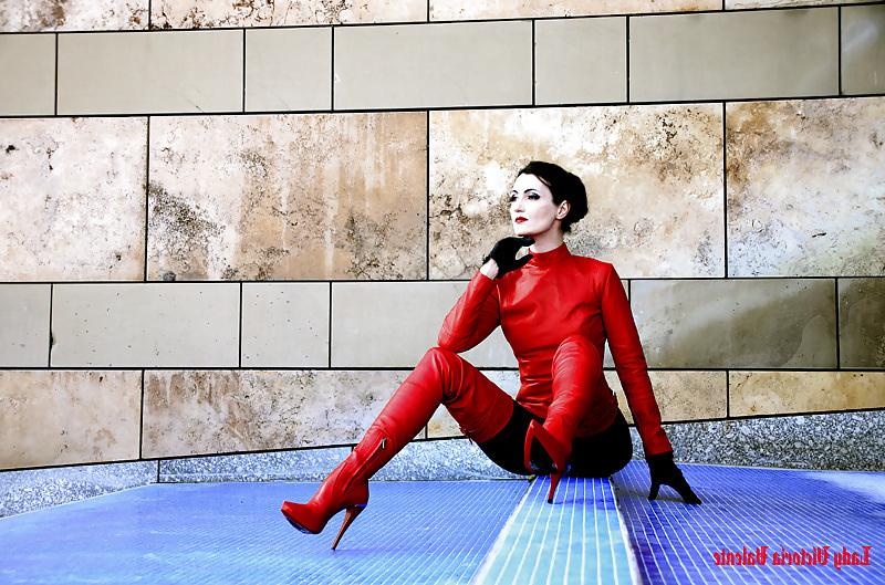 21P Lady Victoria Valente Leather Mistress