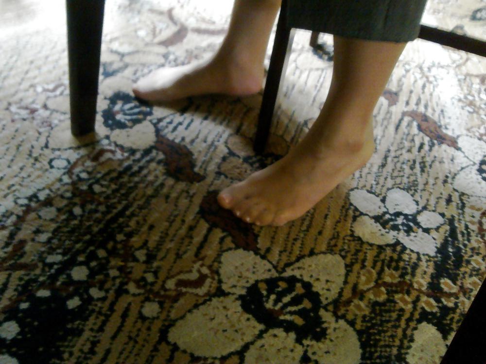 6P Feet Neighbour