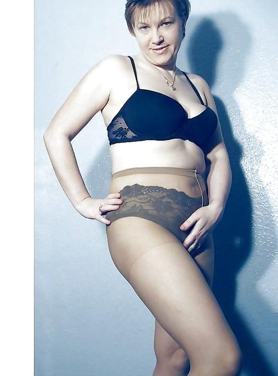 25P Sexy matyres in pantyhose