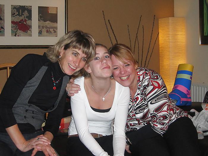 12P How do you fuck Dutch mom and her girls