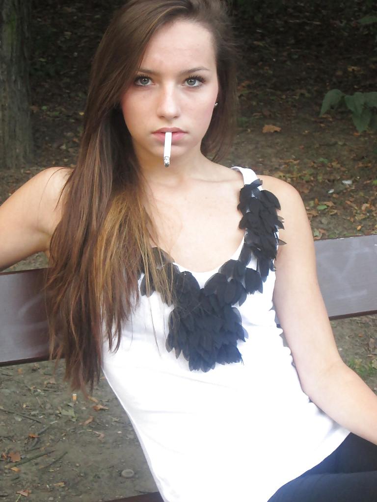 18P Smoking 009 - Amateur Smoking Park Session