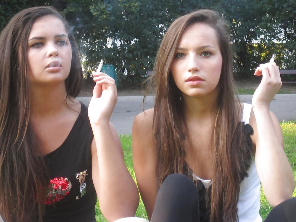 18P Smoking 009 - Amateur Smoking Park Session