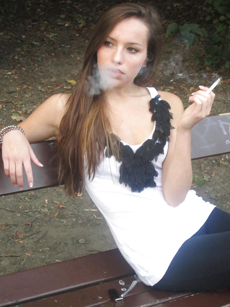 18P Smoking 009 - Amateur Smoking Park Session