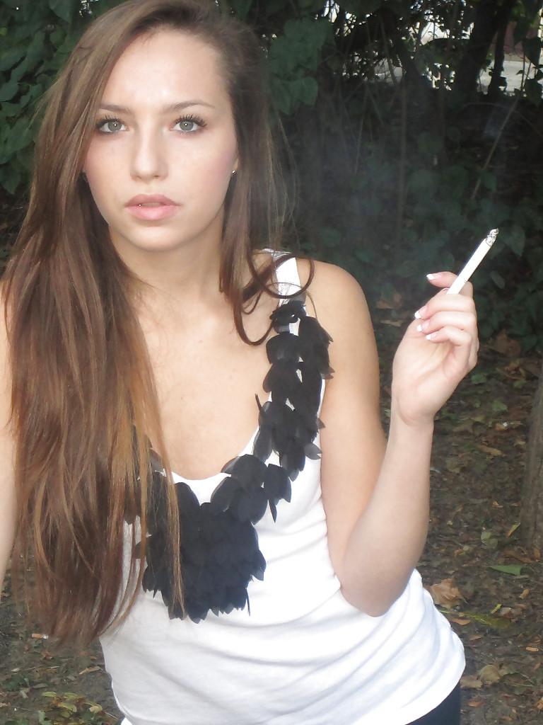 18P Smoking 009 - Amateur Smoking Park Session