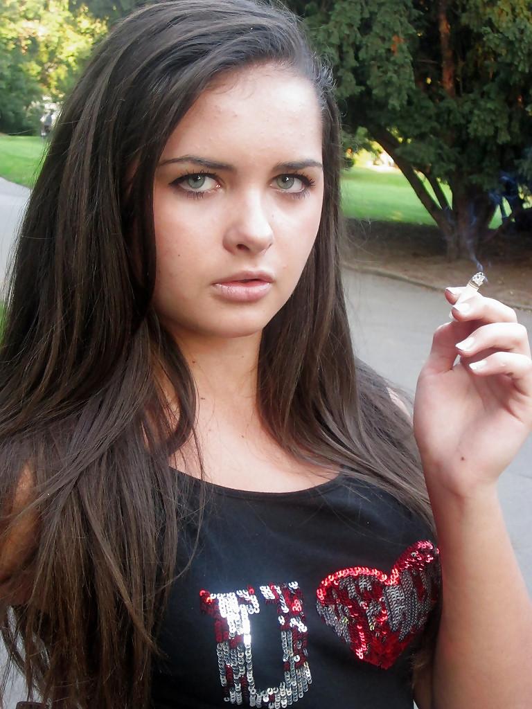 18P Smoking 009 - Amateur Smoking Park Session
