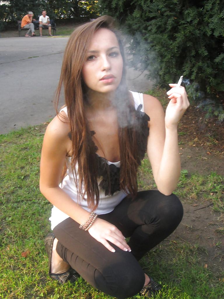18P Smoking 009 - Amateur Smoking Park Session