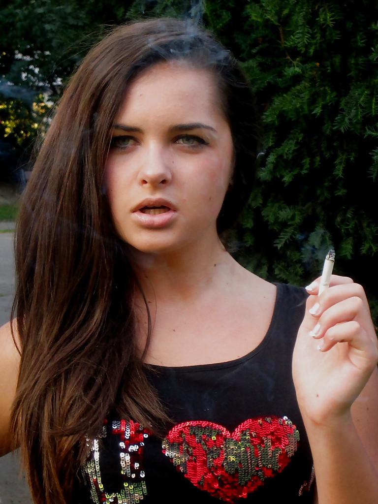 18P Smoking 009 - Amateur Smoking Park Session