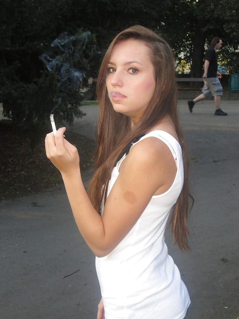 18P Smoking 009 - Amateur Smoking Park Session