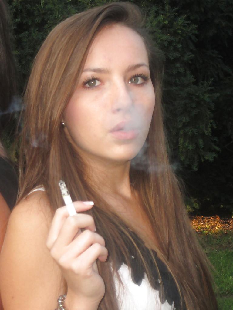 18P Smoking 009 - Amateur Smoking Park Session