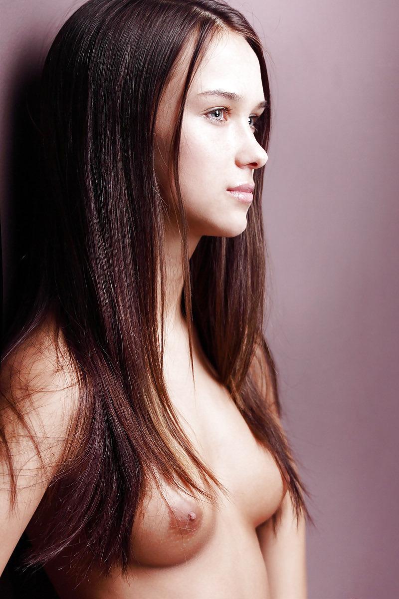12P Brunette Chloe posing her lovely body