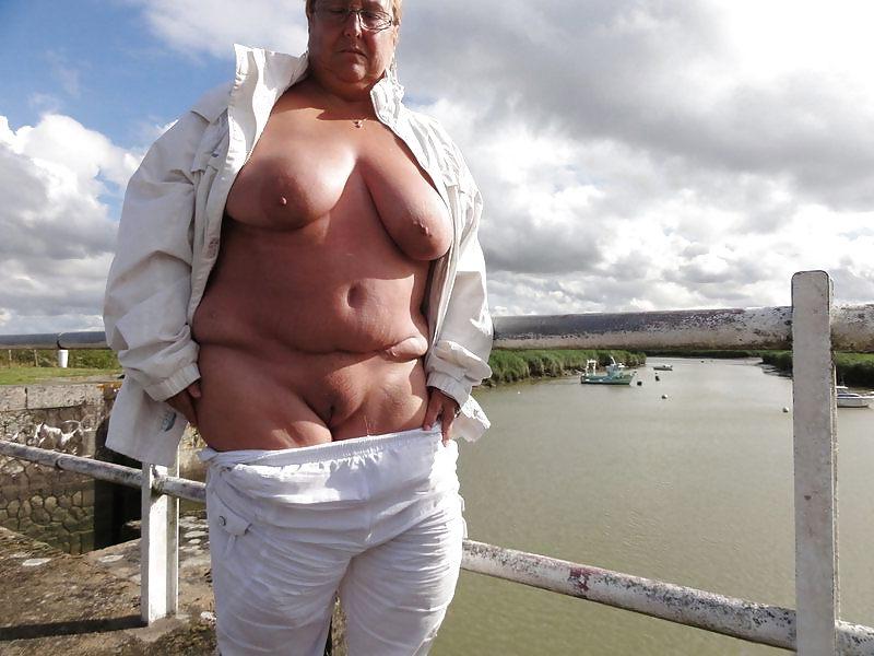 25P Grannies in holiday 