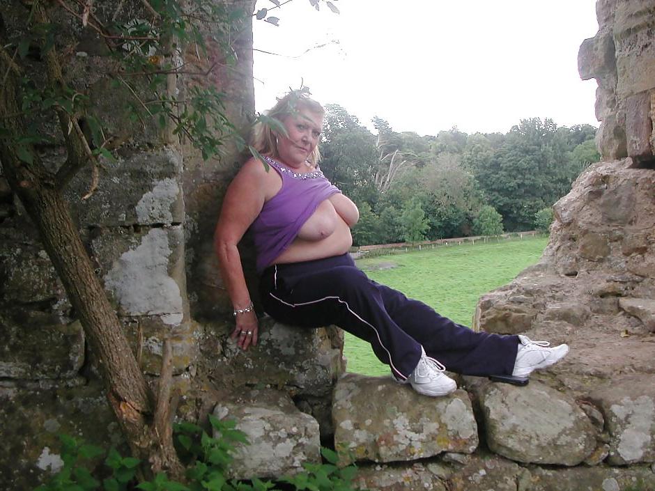 25P Grannies in holiday 