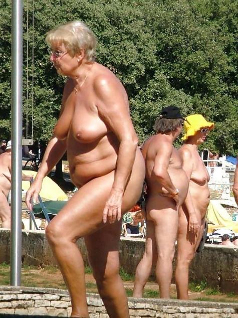 25P Grannies in holiday 