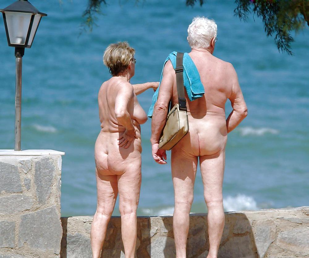 25P Grannies in holiday 