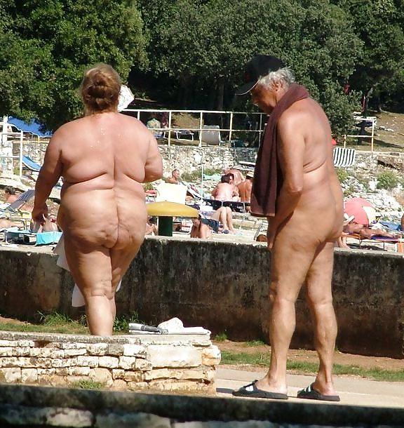 25P Grannies in holiday 