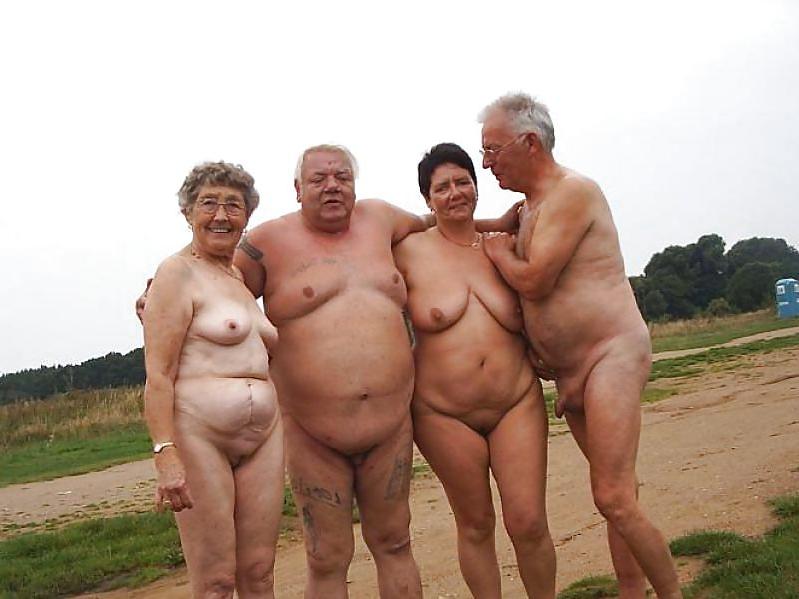 25P Grannies in holiday 