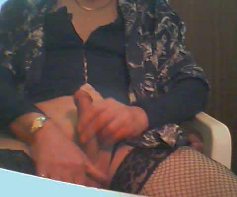 6P Viki at home on-line by herself