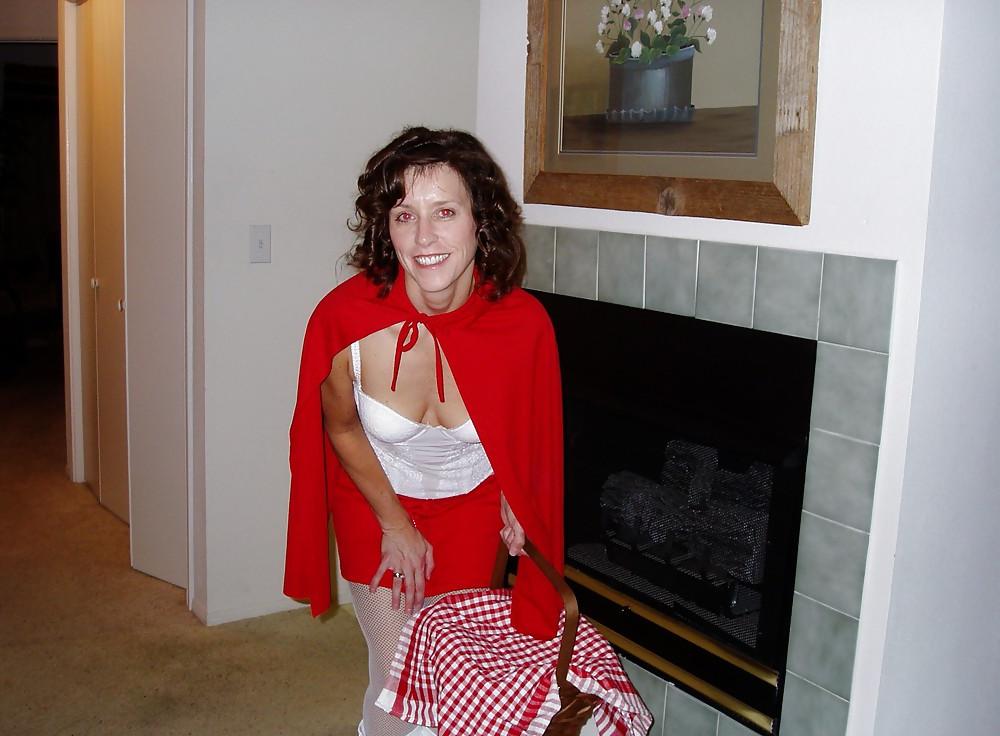 14P Brunette Wife At Home