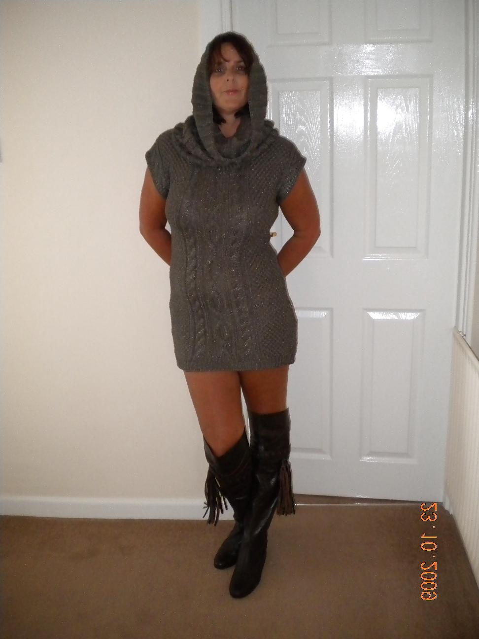 17P Tania posing at home