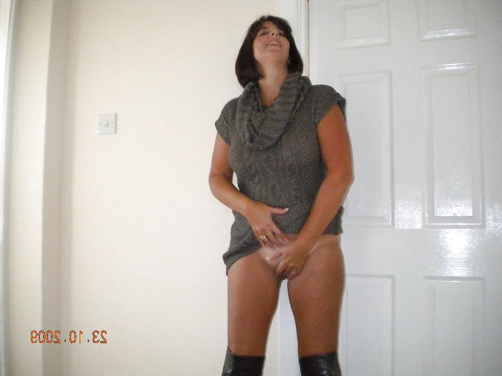 17P Tania posing at home