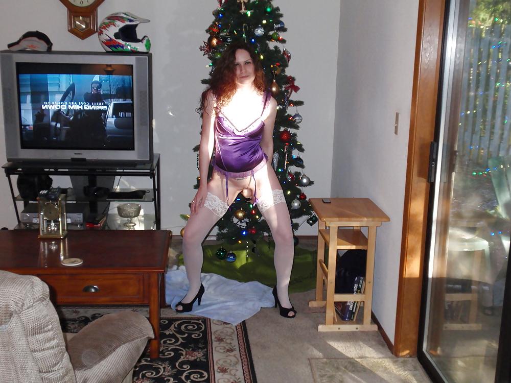 25P OohlalaXXX Holiday Tree Orgasms Part 1