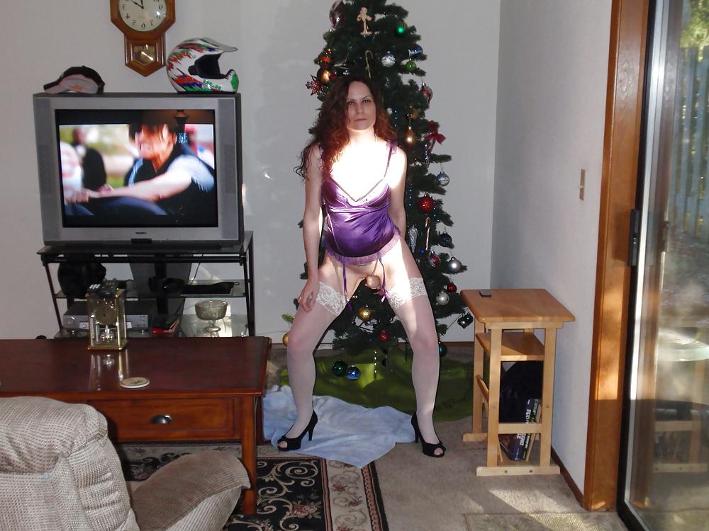 25P OohlalaXXX Holiday Tree Orgasms Part 1