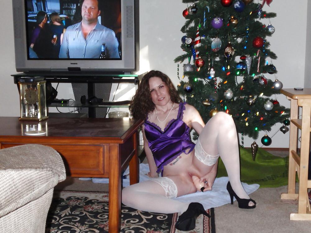 25P OohlalaXXX Holiday Tree Orgasms Part 1