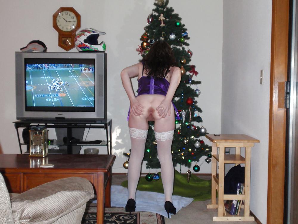 25P OohlalaXXX Holiday Tree Orgasms Part 1