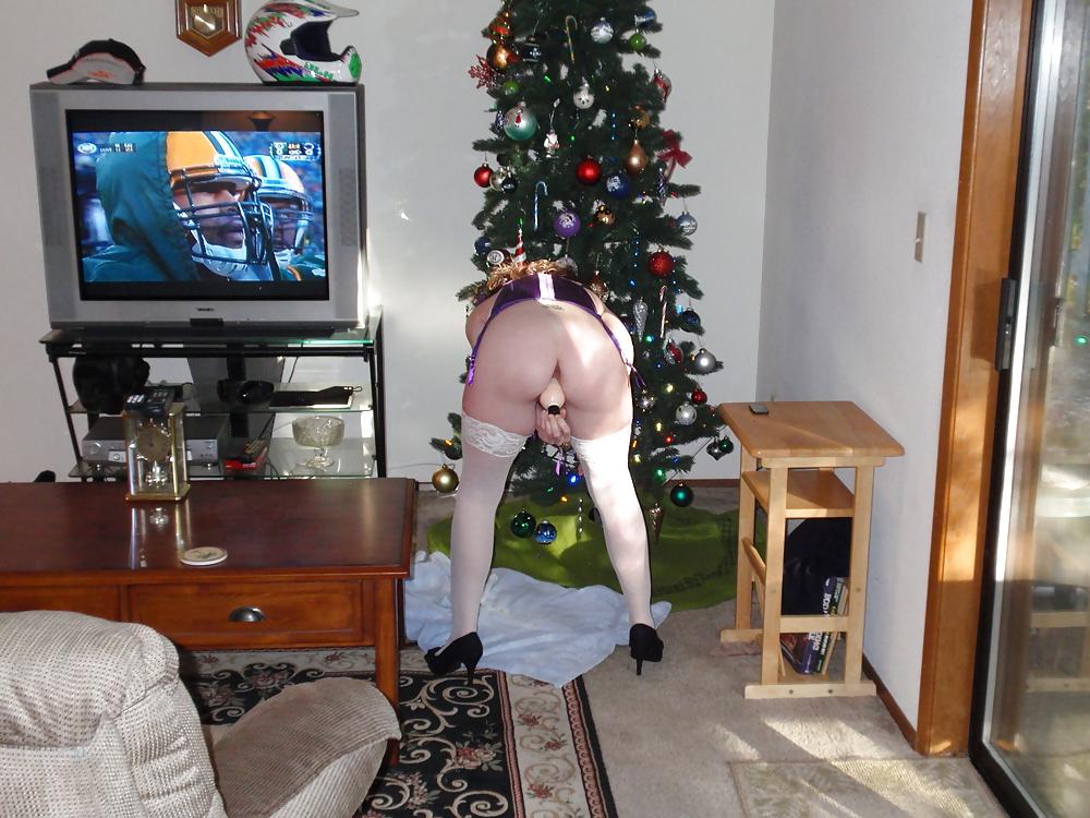 25P OohlalaXXX Holiday Tree Orgasms Part 1