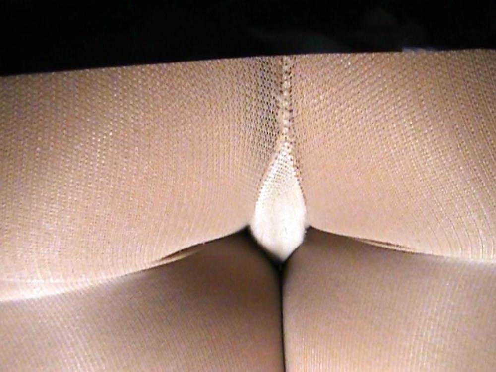 8P Pantyhose upskirt