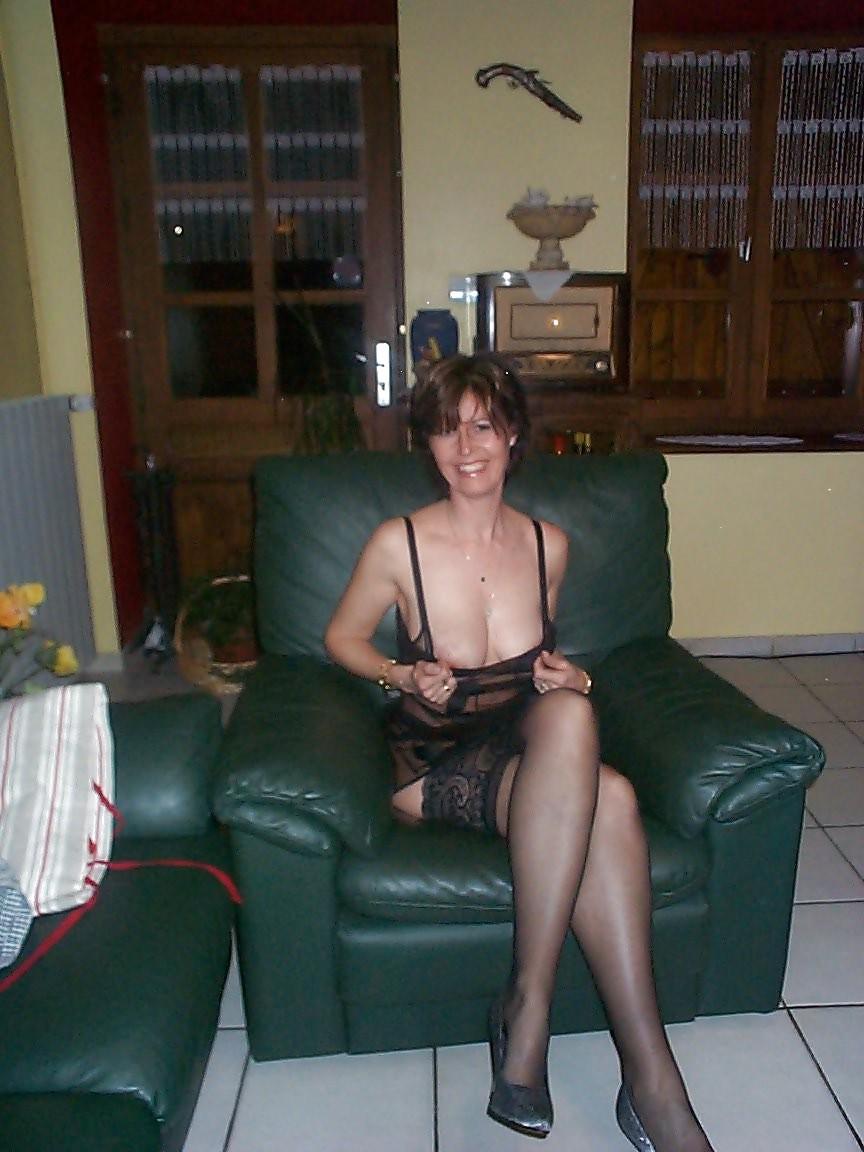 25P Long Legged Mature MILF