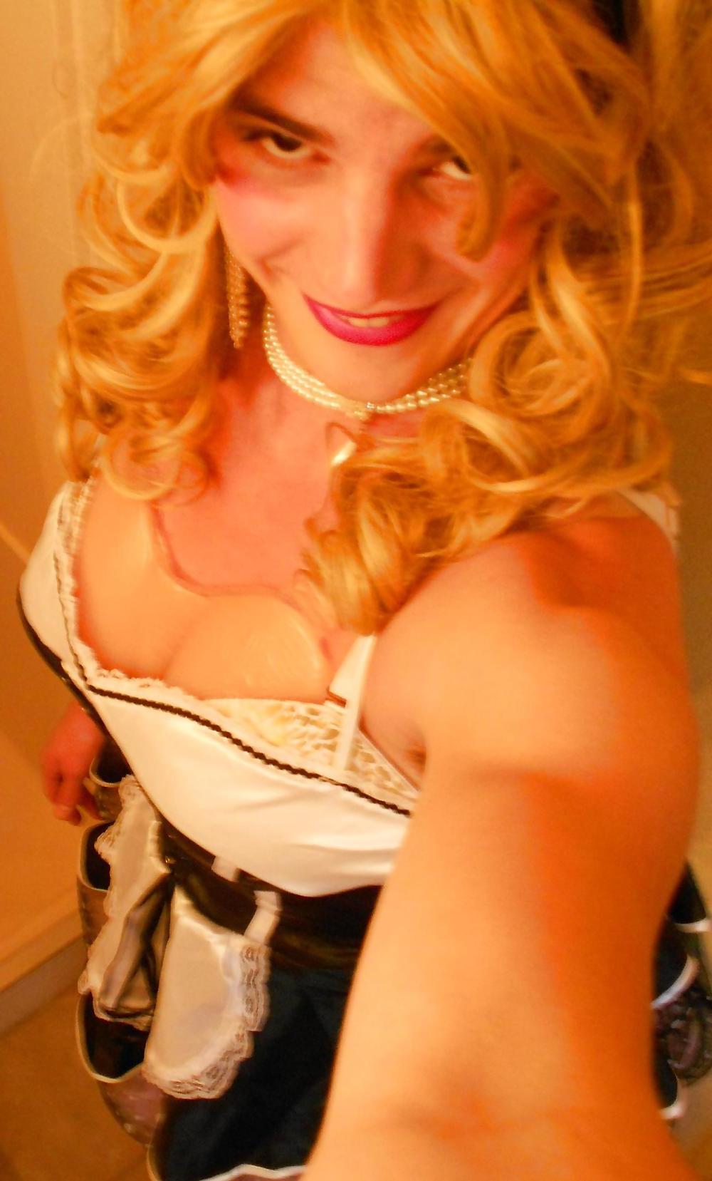 25P Sissy Vanessa Maid Outfit 2