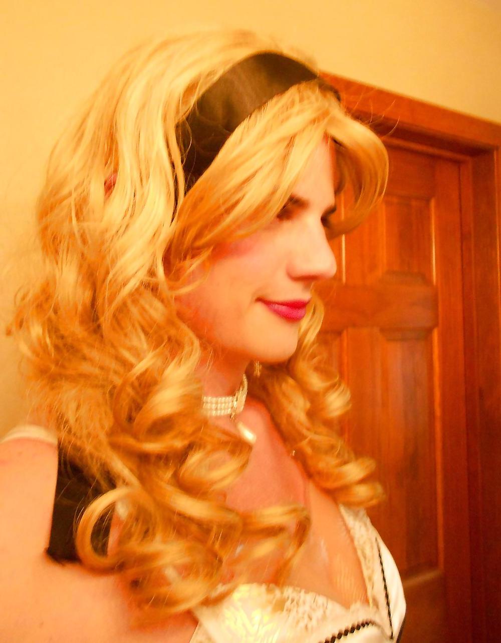 25P Sissy Vanessa Maid Outfit 2