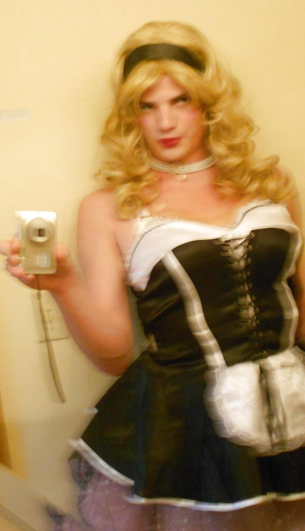 25P Sissy Vanessa Maid Outfit 2