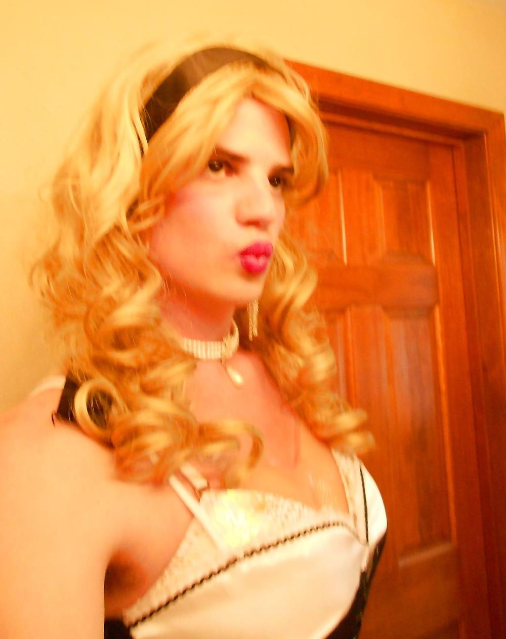 25P Sissy Vanessa Maid Outfit 2