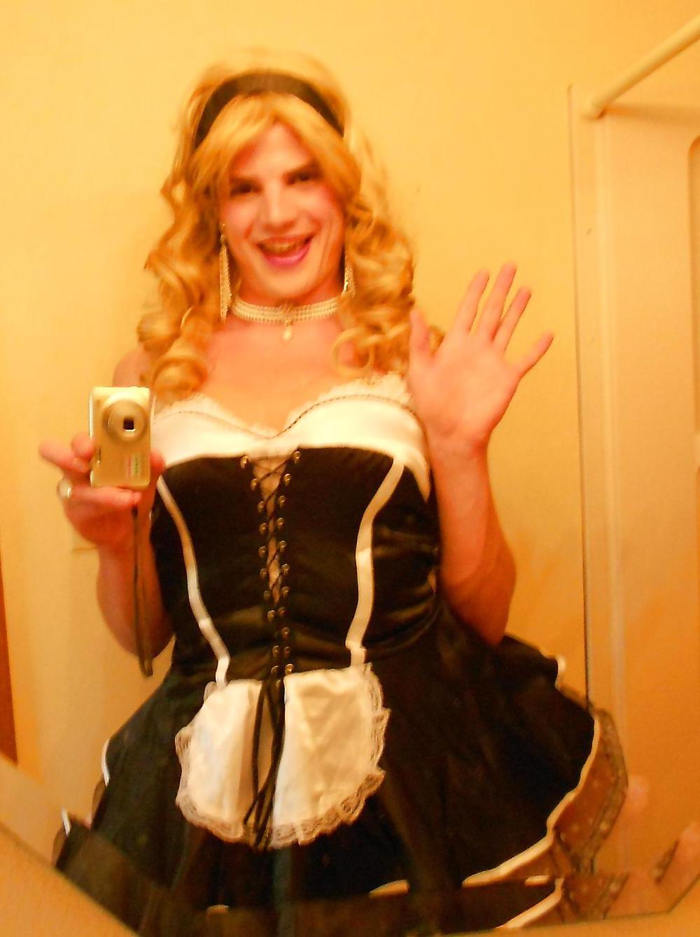 25P Sissy Vanessa Maid Outfit 2