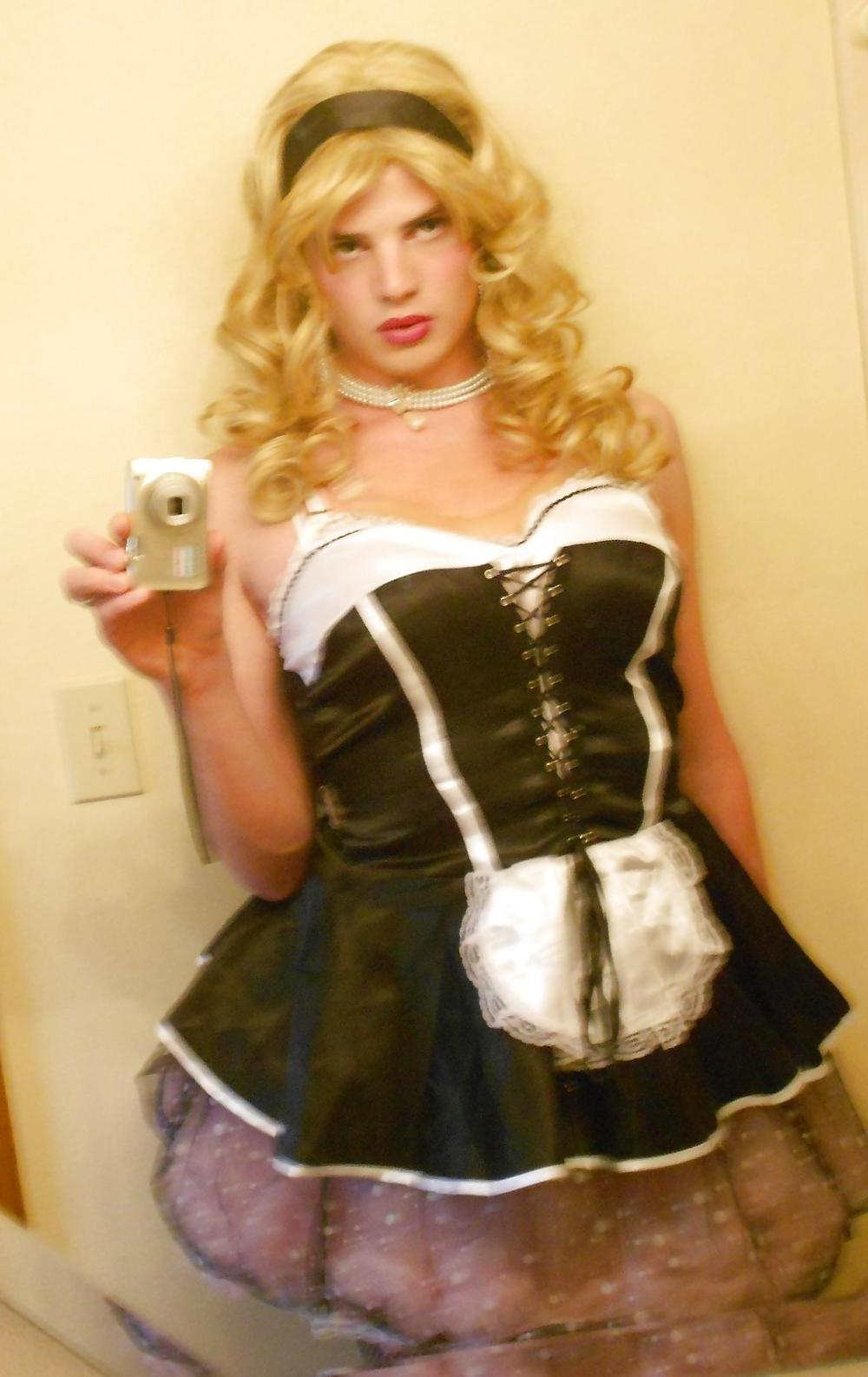 25P Sissy Vanessa Maid Outfit 2