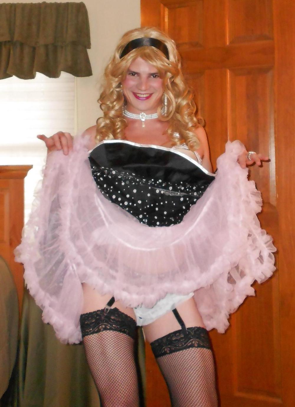 25P Sissy Vanessa Maid Outfit 2