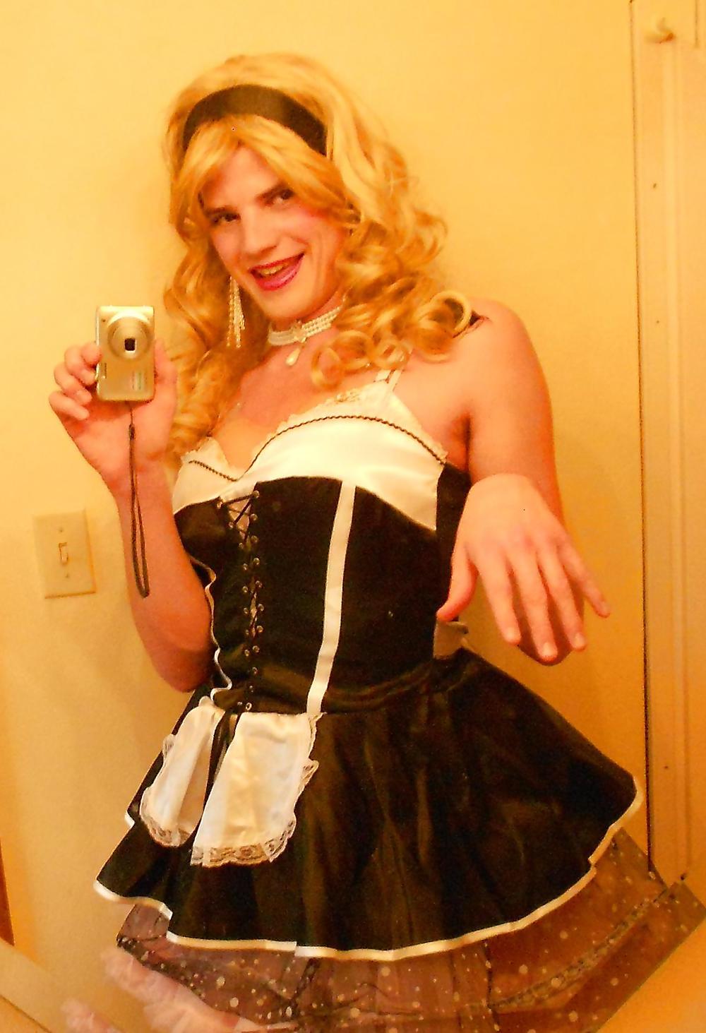 25P Sissy Vanessa Maid Outfit 2