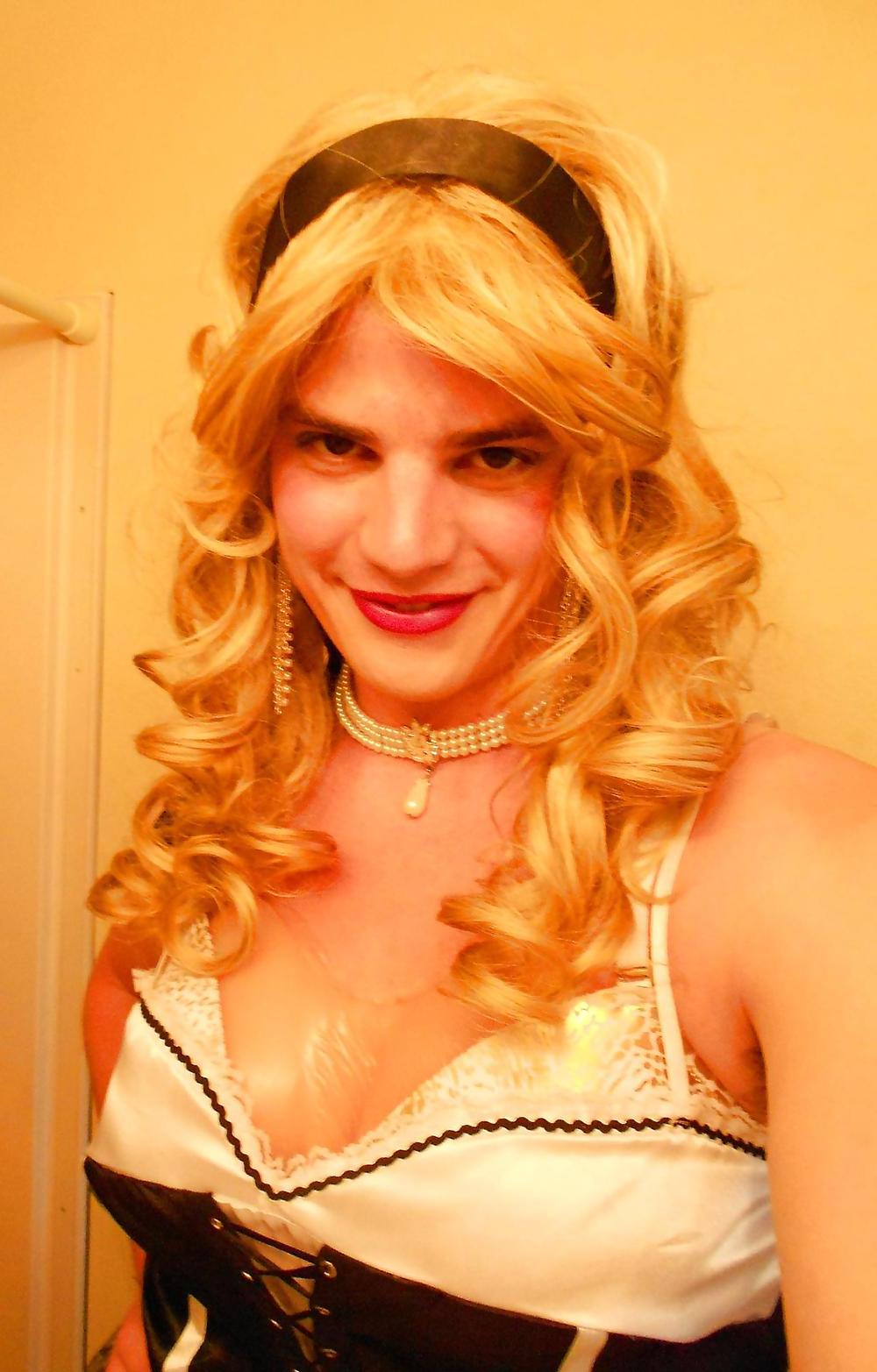 25P Sissy Vanessa Maid Outfit 2