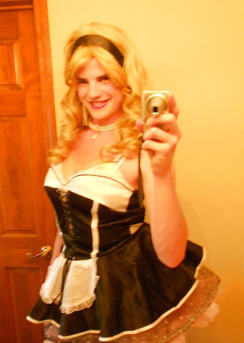 25P Sissy Vanessa Maid Outfit 2