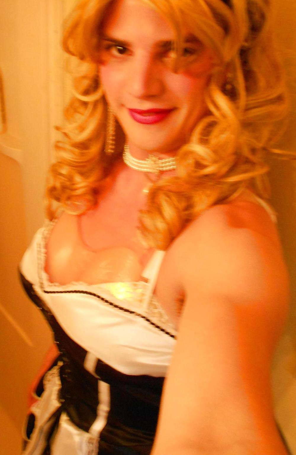 25P Sissy Vanessa Maid Outfit 2