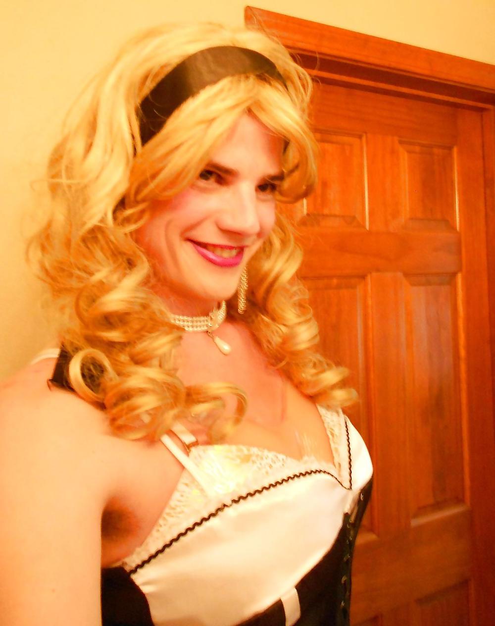 25P Sissy Vanessa Maid Outfit 2