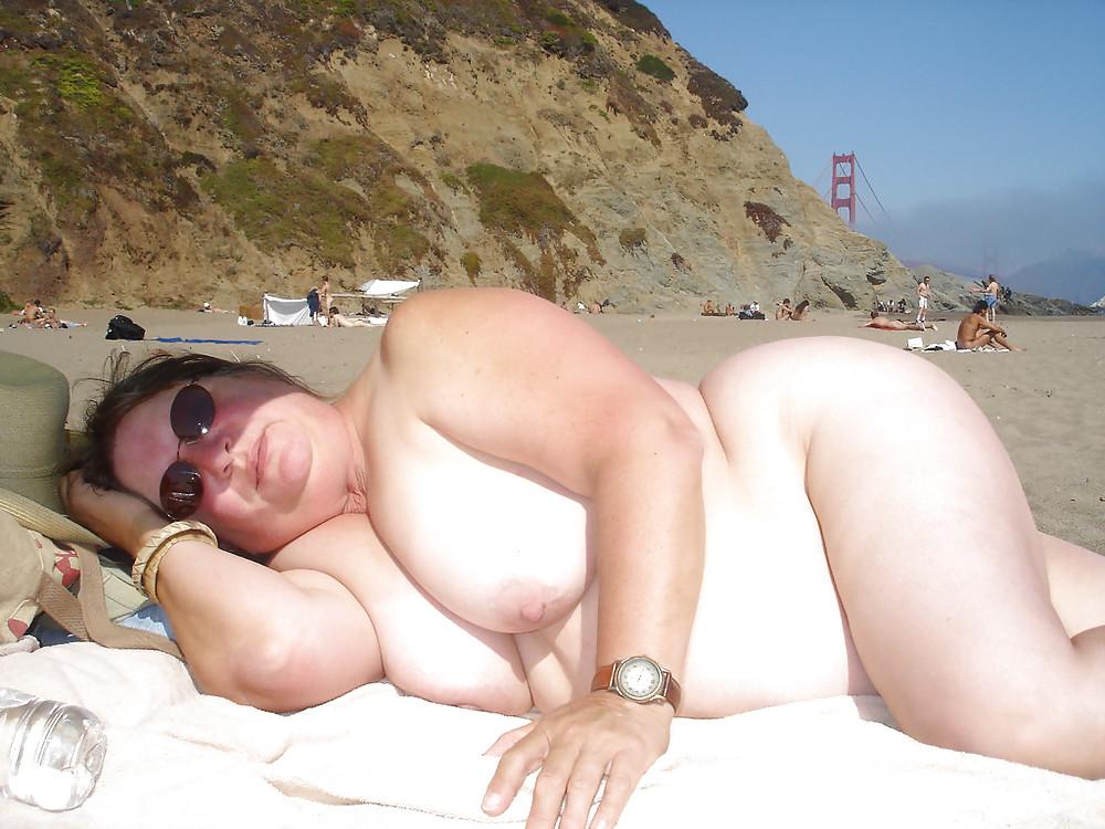 24P Mature women to the fkk beach 1.